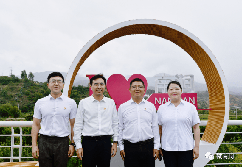 7月20日,洱源县委书记谭利强,县委副书记,县人民政府县长万鹏带领洱源