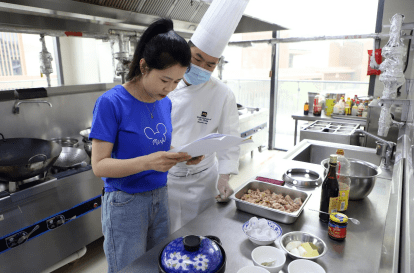 brtv《京城美食地图》主持人"红姐":这个暑期,带你探寻"京味儿"_节目