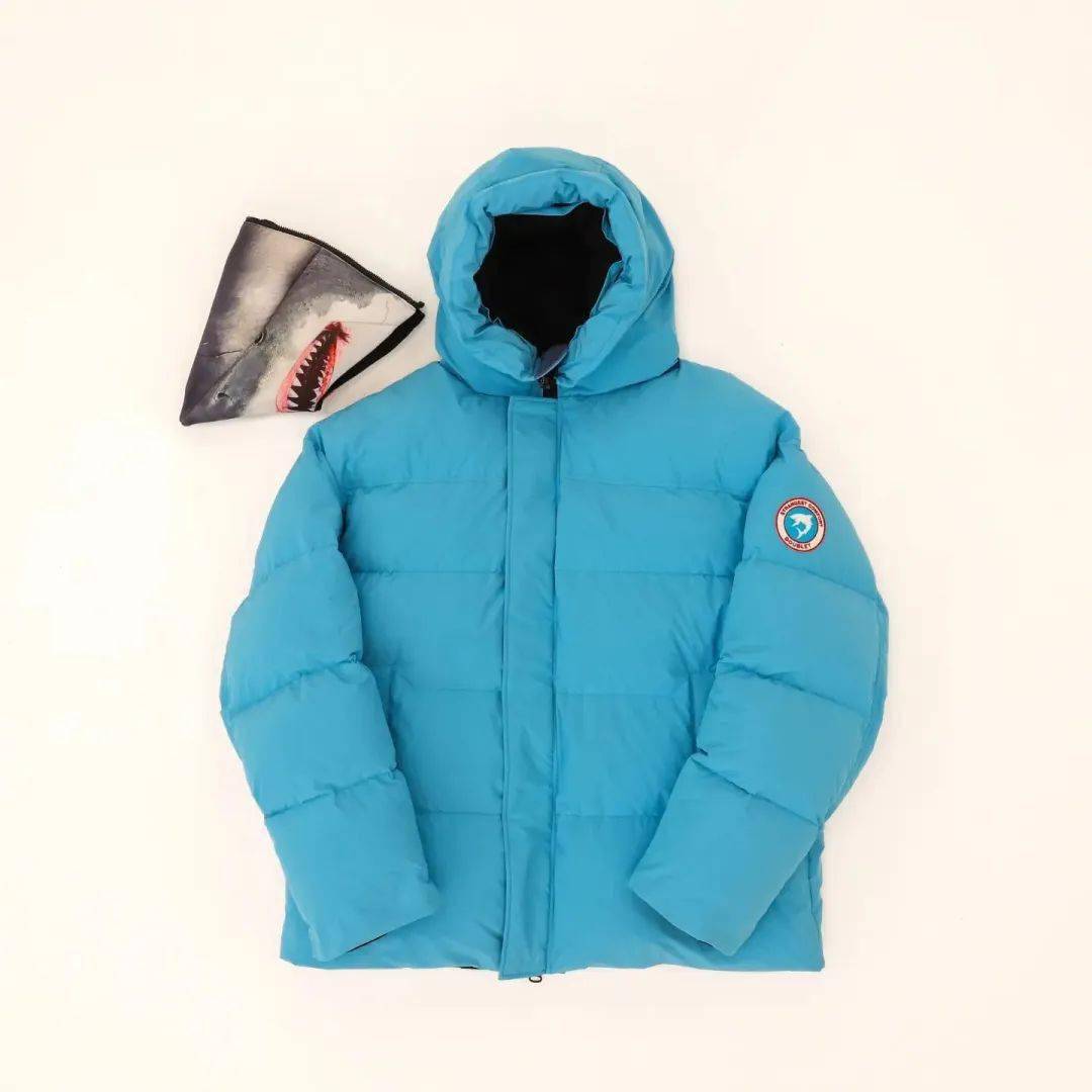 doublet 系列中的怪兽造型羽绒服和经典电影《大白鲨》