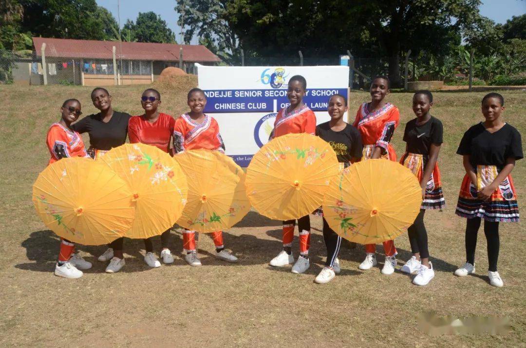 乌干达知名中学成立中文俱乐部推广中国语言文化_恩德_仪式_教学