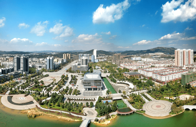 古鱼文化,陶瓷文化,三国文化等民俗文化熠熠生辉,麒麟水乡,三宝温泉