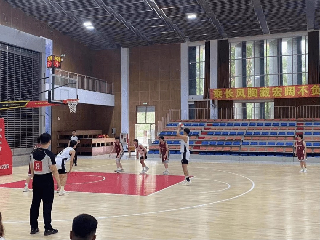 张月霞)7月23日,2023年河北省青少年篮球锦标赛(女子初中组)在承德县