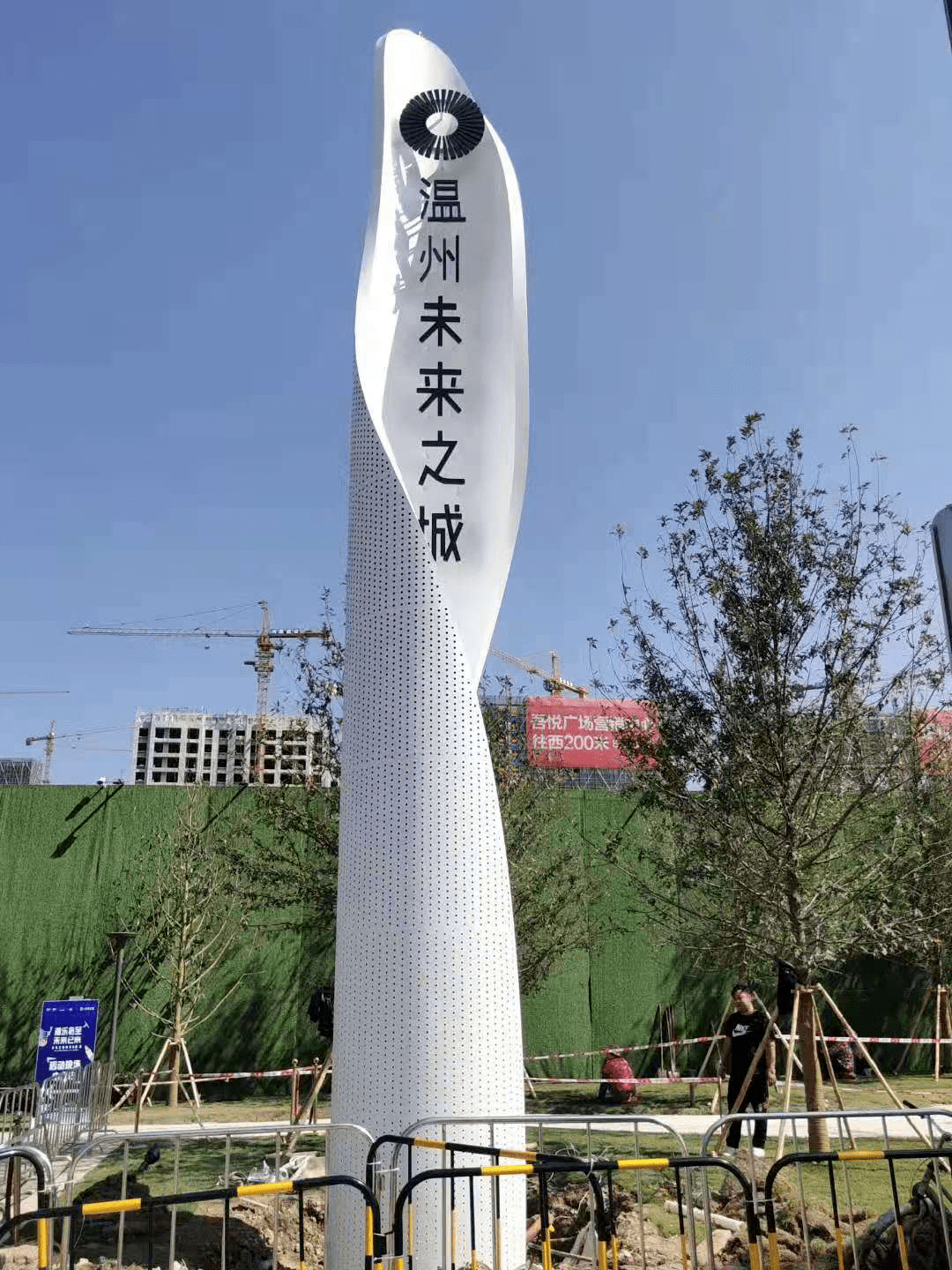 当城市千篇一律,精神堡垒会成为"美"的标杆吗?_广告_的设计_花瓣