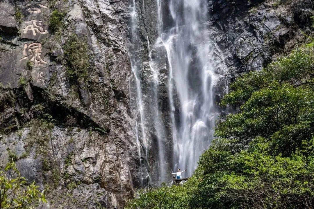 全球学子嘉游赣 | 说真的,来明月山一定不能错过这里!_飞瀑_瀑布_穿越
