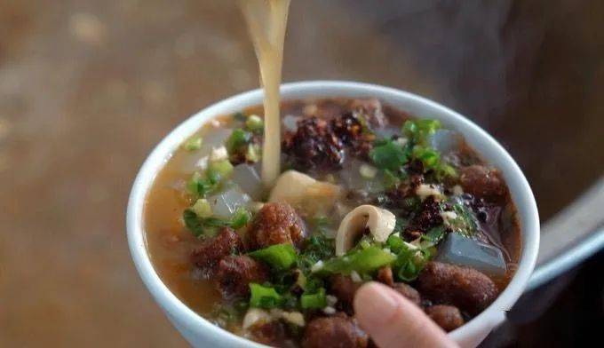 店铺地址:兴宁西路王东小学门口东侧简介:洛宁老字号凉粉是用绿豆粉制