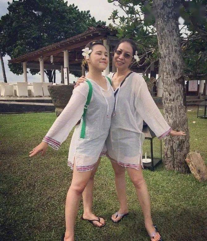 二胎三年后复出养家,她说"人生真的蛮难的"_谢依霖_母亲_老公