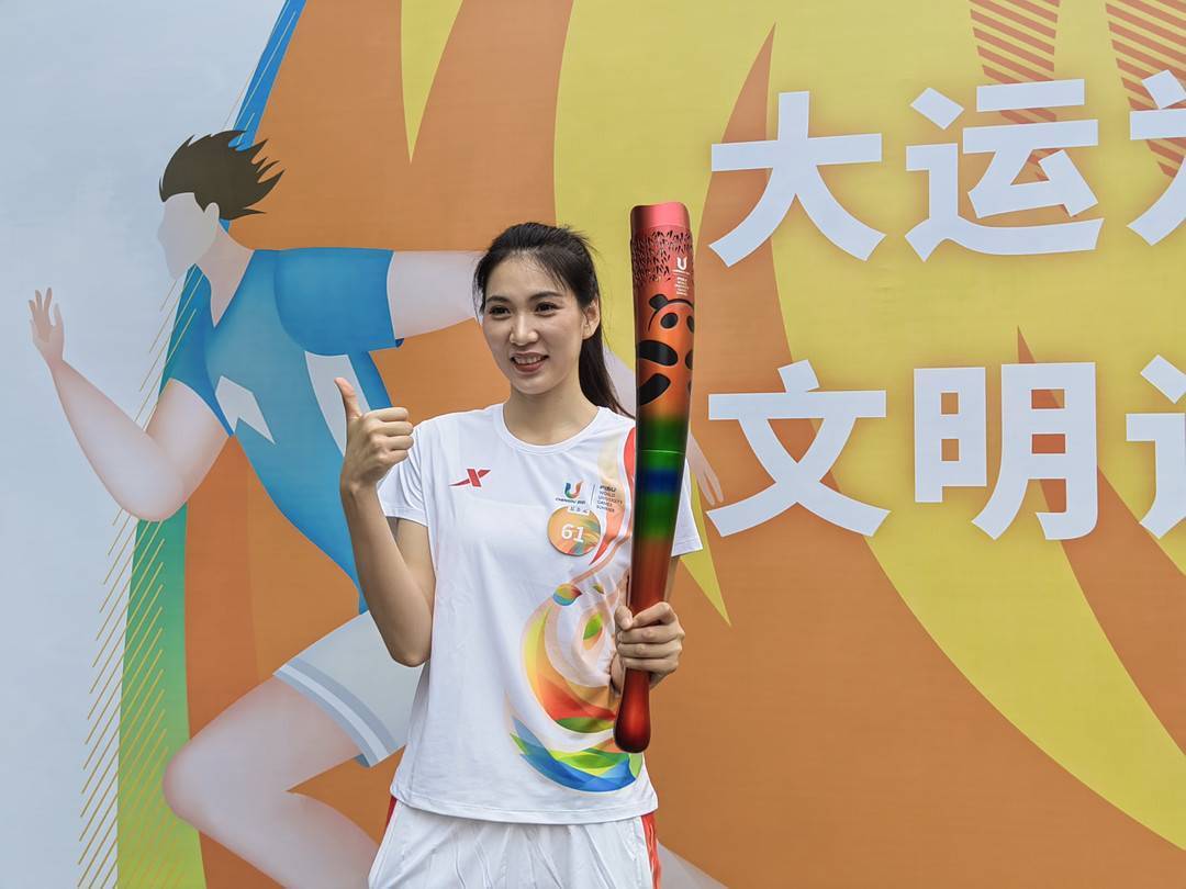 里约奥运会冠军,成都大运会火炬手郑姝音:希望所有运动员取得好成绩