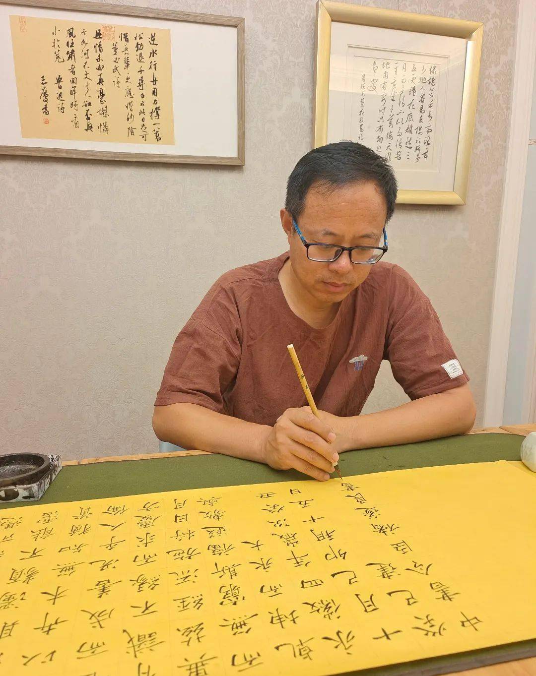 笔墨晕染礼贤家校情,新生通知书传期待,承文化_青岛市_家长_书法