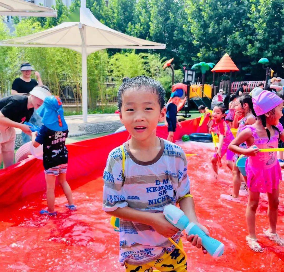 夢幻泡沫 玩轉夏日——大未來幼兒園泡沫之夏主題活動_瞬間_水花_泡泡