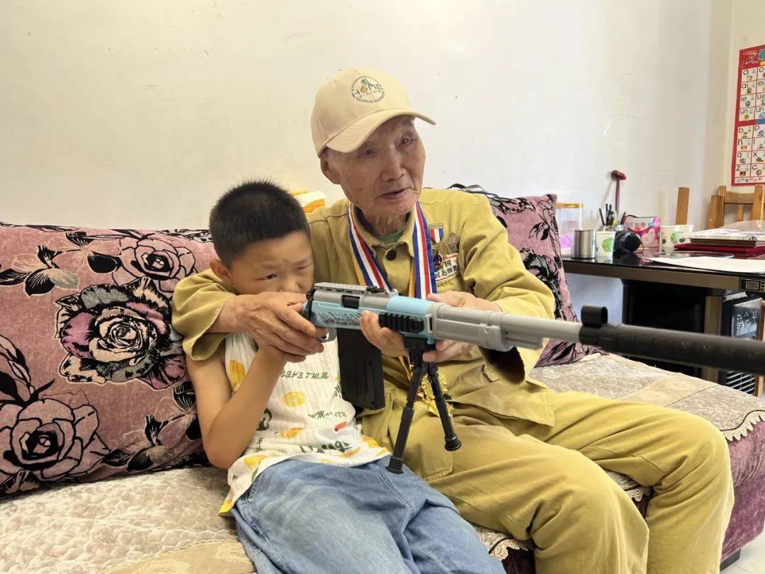 致敬70年前的伟大胜利!抗美援朝的"娃娃兵"陈友礼忆峥嵘岁月