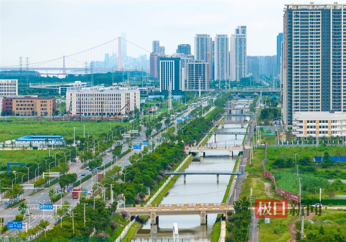 武汉现超长亲水平台 青菱河十里长渠项目完工_护坡_河道_火箭