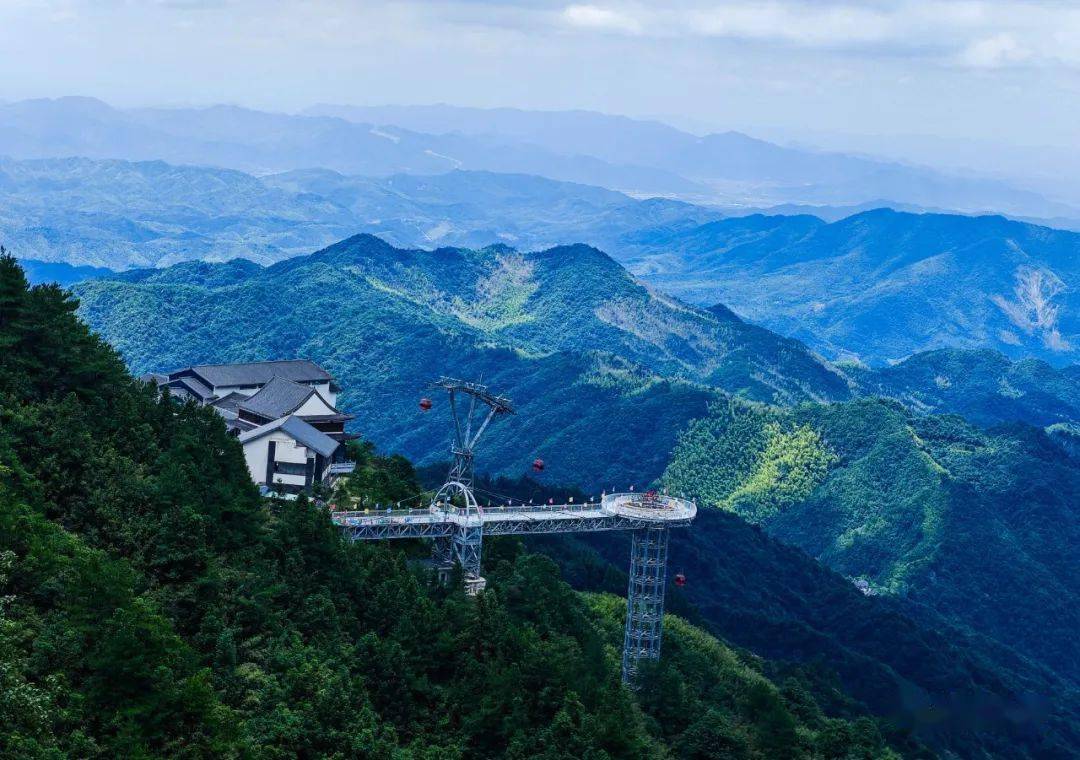 7月27日下午 晴 玻璃棧道鉛山縣葛仙山風景區7月28日上午 陰 雨後