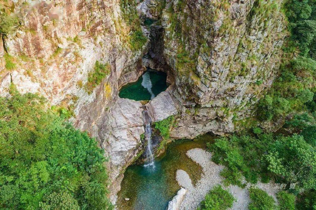 13名驴友擅闯英德石门台保护区被困,获救后将面临处罚_救援_报警_人员