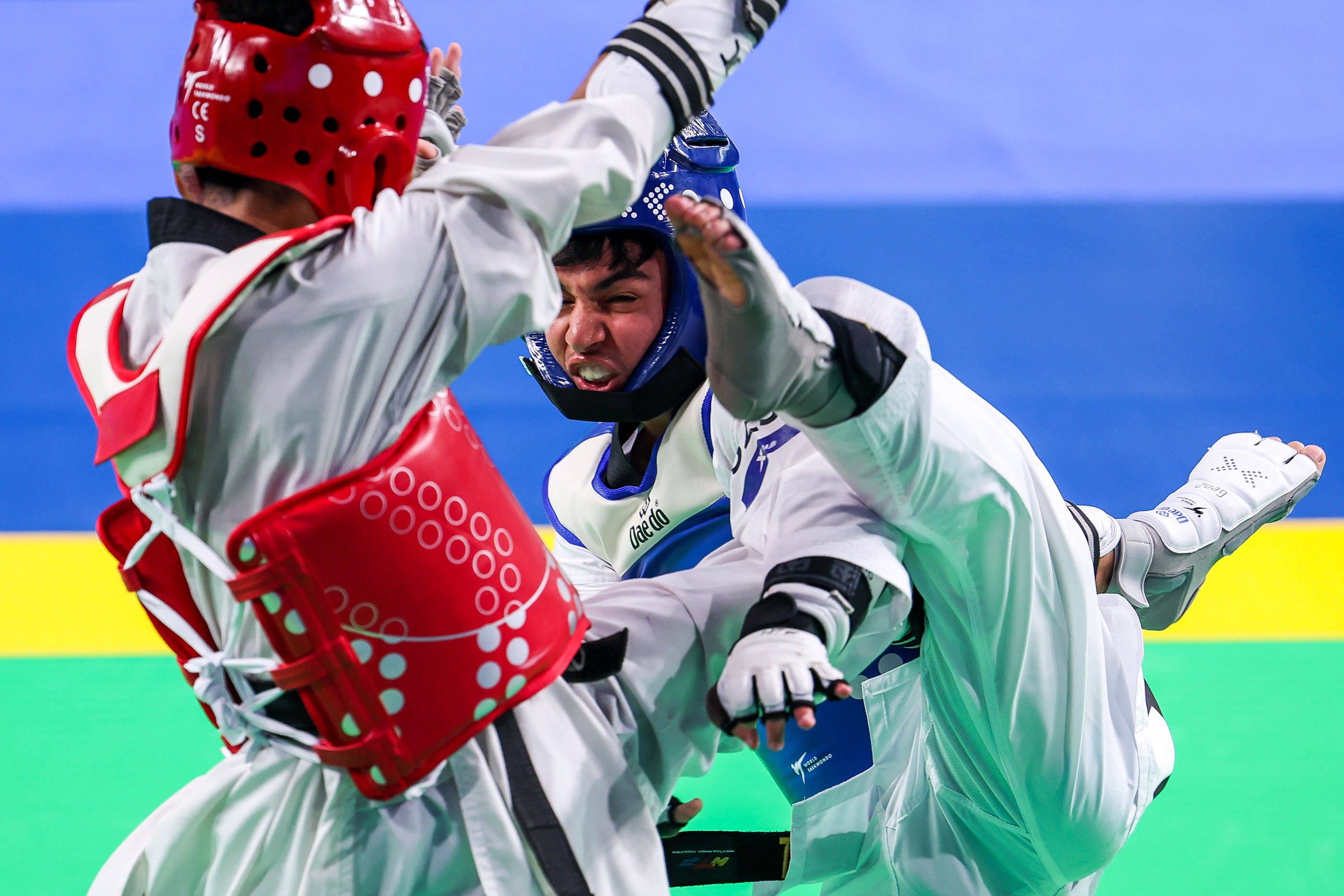 图说| 跃身飞踢,战式怒吼……大运会跆拳道开启"大乱斗"模式_比赛