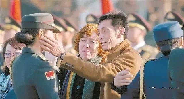 是温良贤淑的妻子,是无微不至的丈夫,是舍小家为大家的爱人.