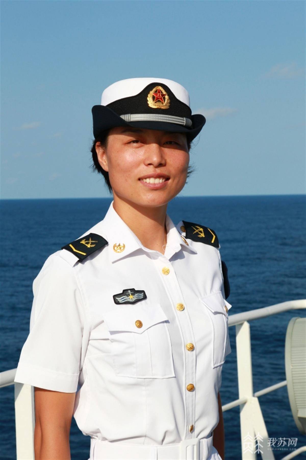 "辽宁舰"首位女舵手徐玲,如今成为社区"掌舵"人,全国"三八红旗手"