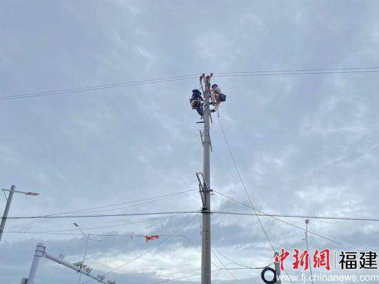 防抗台风“杜苏芮” 福建三明供电部门驰援泉州抢修复电_国网_公司