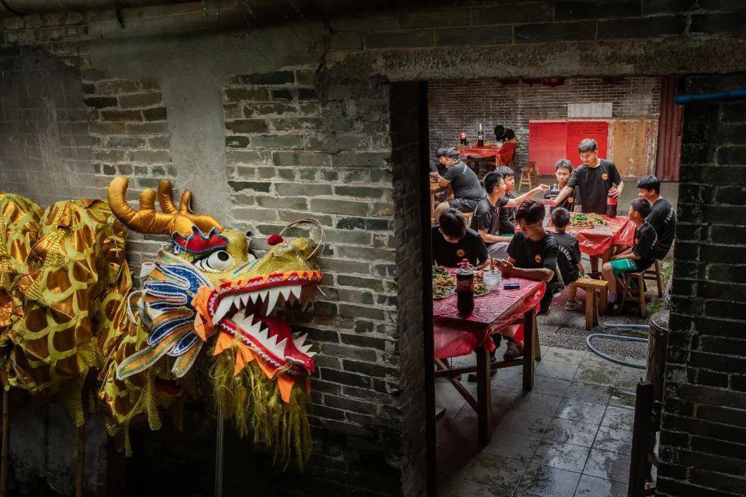 祠堂故事黄广龄,路畅花艳叶欣欣,《齐奏,和谐》陈锦荣,春临古渡头谷