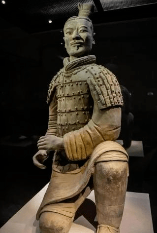 【科普课堂】秦始皇陵兵马俑之轻装战袍_短裤_武士俑_腰带