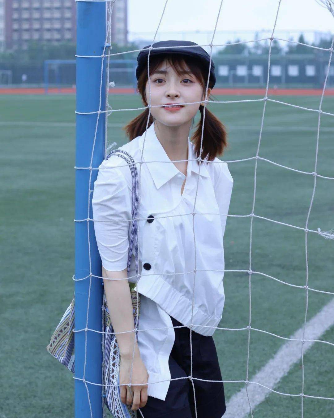 ins上最火的95后小花,竟然是她!_沈月_vlog_工作