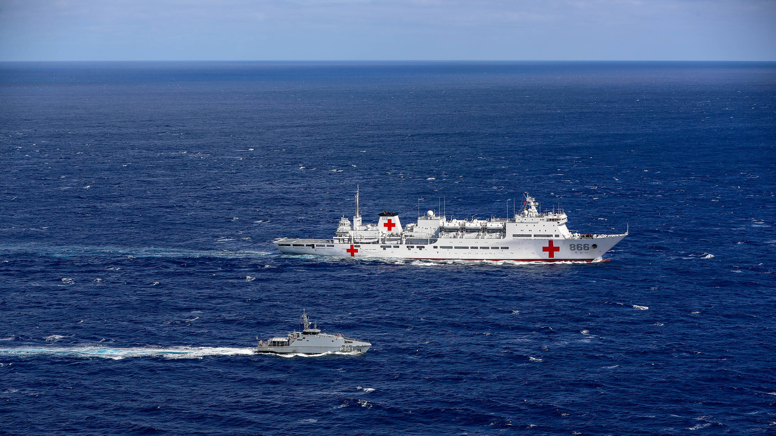 (军事·图文互动)中国海军"和平方舟"号医院船结束汤加访问 与汤加