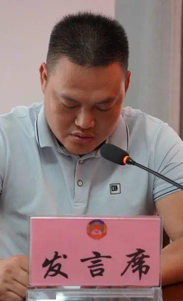 会议听取了县人民政府常务副县长周明武所作的《宾川县2023年上半年