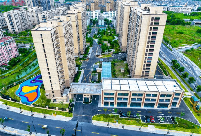 水畔锦城安置房小区占地面积1.13万平方米,总建筑面积3.