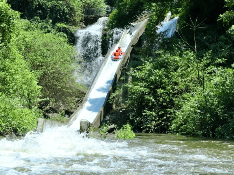 来龙浒峡漂流,带你逃离酷暑_重庆_夏日_河道