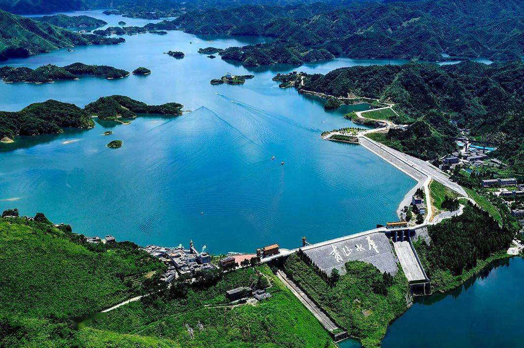 登九宫山清凉避暑,徒步山野,看云海浮沉,山花烂漫;探隐水洞鬼斧神工
