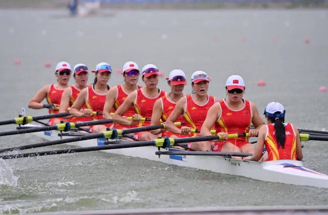 新余籍运动员吴伊慧和队友在成都大运会上夺金_中国队_赛艇_女子