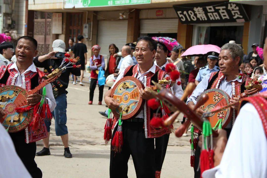 龙朋烟盒舞巡演现场"燃"得很!_舞蹈_石屏县_竞技