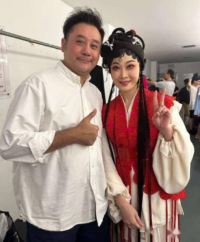 国家一级演员蒋文端近况,与tvb旧同事重聚心情好,54岁气质出众_演出