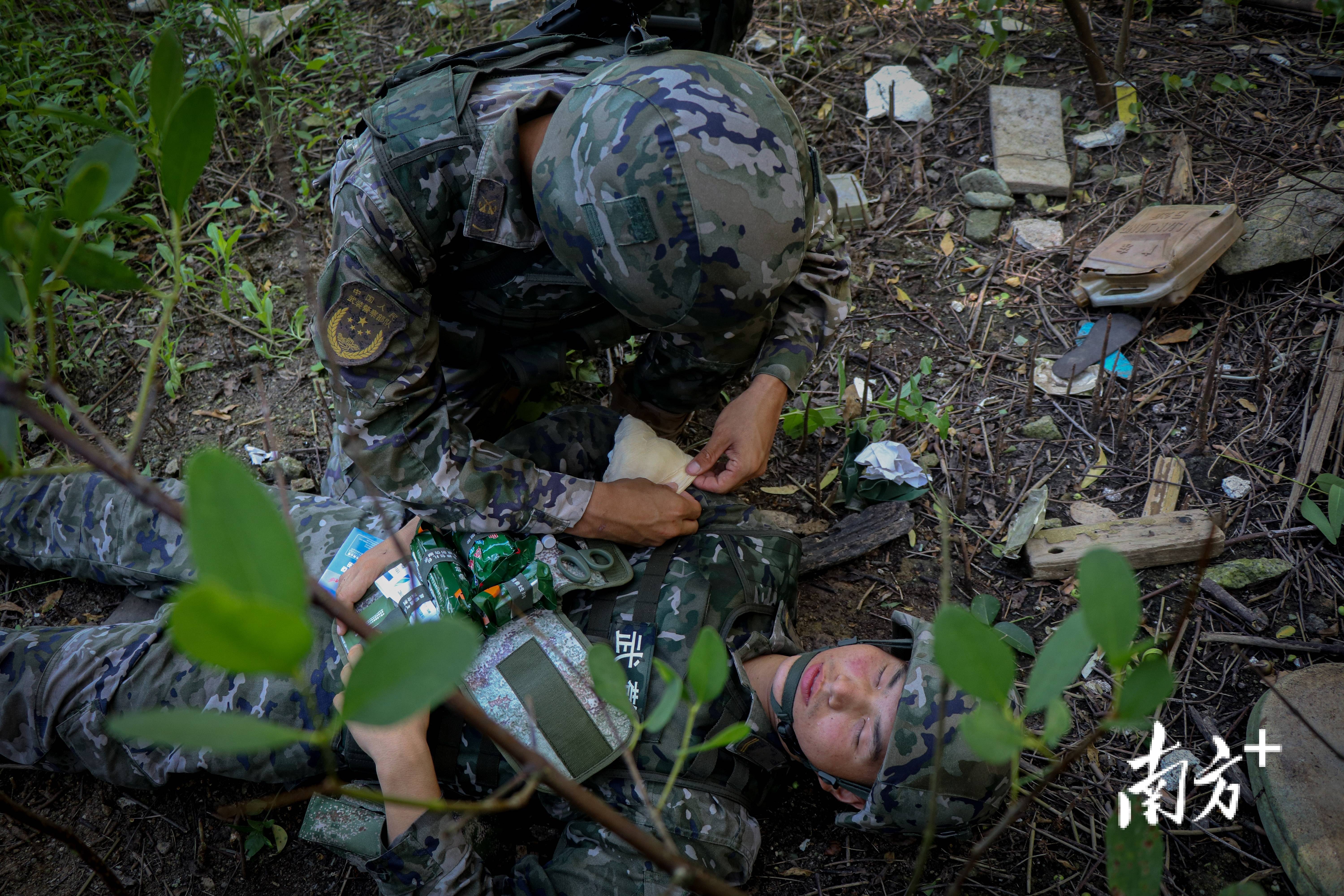 武警机动师侦察兵图片