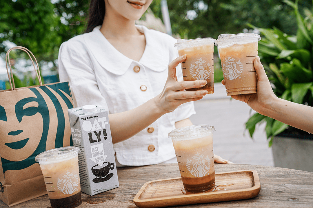 星巴克xOATLY推出燕麦奶冰咖系列