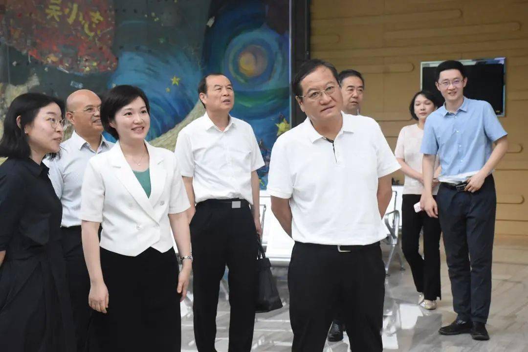 市人大常委会副主任吴晓东带队调研苏州市青少年暑托班工作