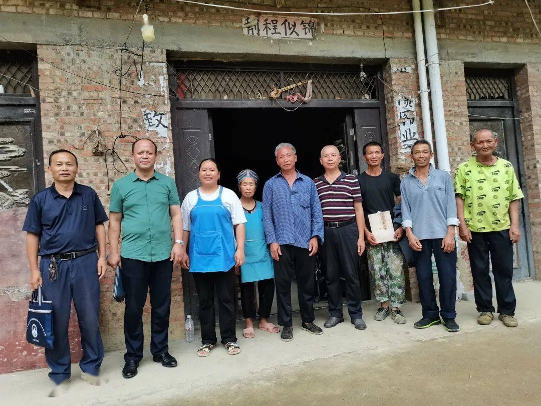 找到负责管理紫云,望谟一带《白氏家谱》的白永全老人,从《白氏家谱》