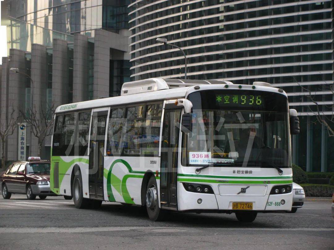 6120v4(s2f)型客车,世纪公园@梅花路(贺佳伟 摄)936路swb6120v3(s2e