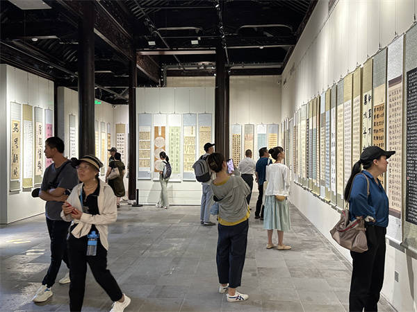 第二届“胡问遂杯”上海学生书法大展开幕_展览_作品_传承