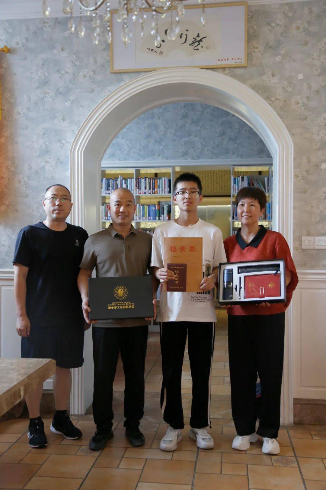 四川大学张琪煜感恩邢如瑞董事长:校园信息化 育人现代化_启航_毕业