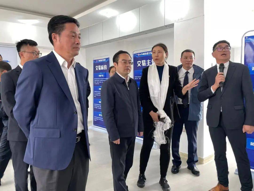 挂牌领导考察服务基地建设规划情况拉萨市人民政府副市长潘文卿本示