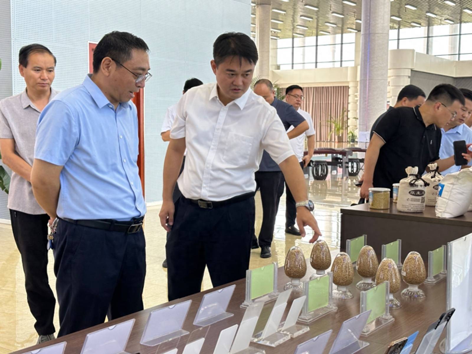 民建开封市委员会调研组赴兰考调研县域经济发展