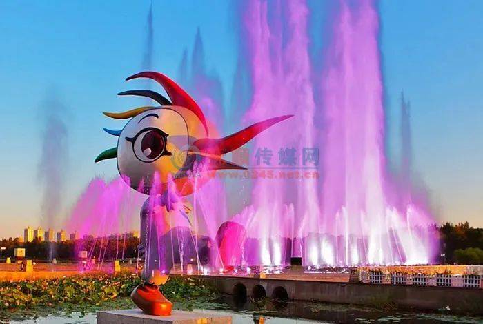 五,六晚上演出将由晚上8时改为晚上7时30分月牙岛生态公园水舞秀喷泉