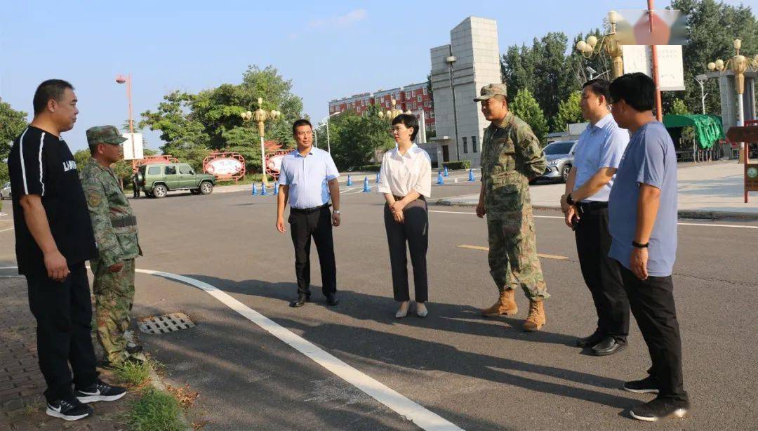 副县长张怡,县教体局党组书记,局长李刚,县人武部政工科科长吴亚涛,县