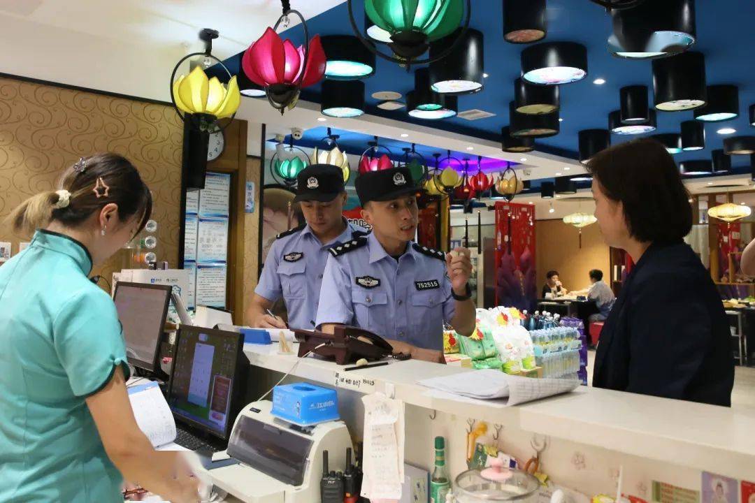 鞍山市局台安县局民警在洗浴中心检查大连市局开发区分局民警检查酒店