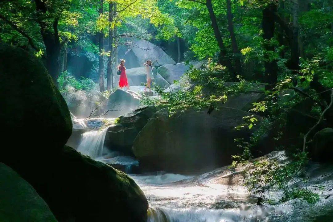 湖北十八潭风景区位于孝感市大悟县,这里有风景秀丽的十八潭大峡谷,野