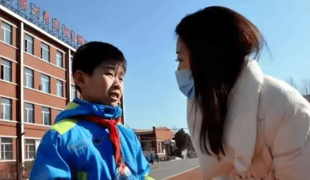 沈阳男孩捡到26万巨款,找到失主时,失主一脸疑惑:袋子是我的,可我只丢了2万啊_薛晔_申璧函_警方