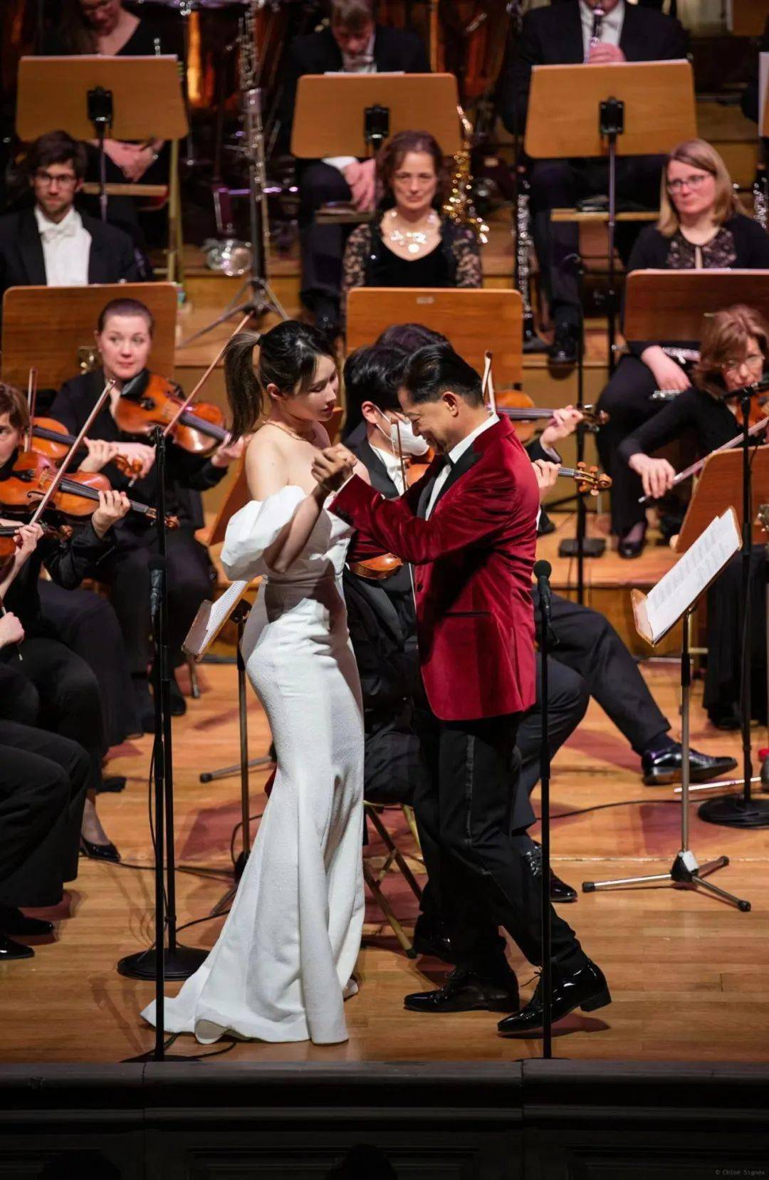 "王冰冰回忆,在意大利学习和从事歌剧相关工作的十几