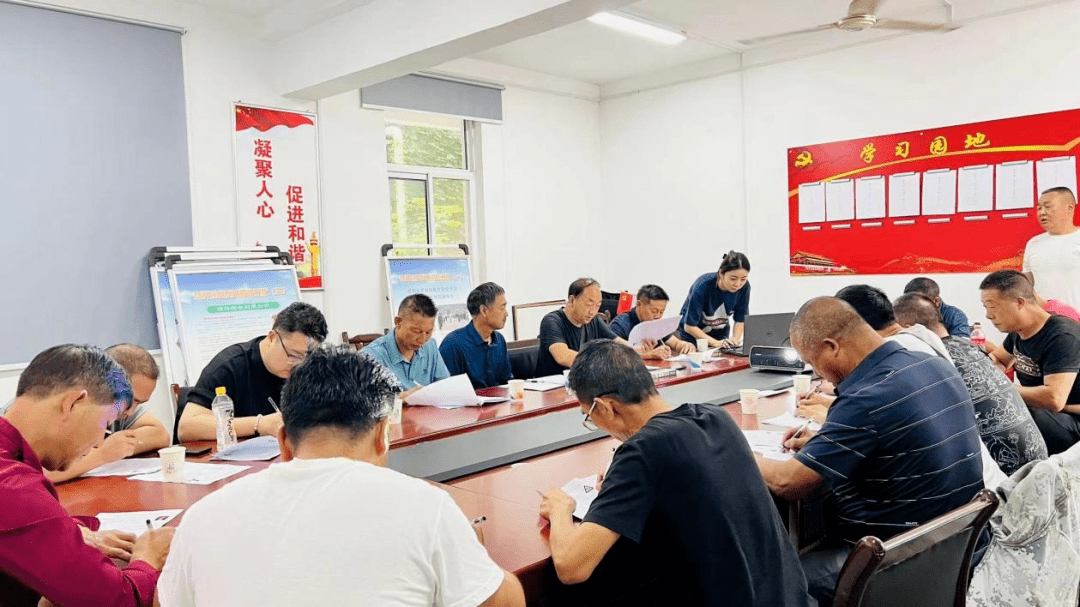 县农机中心举办第一期联合收割机驾驶员培训考试