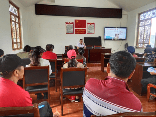 8月8日,8月14日,医疗队成员张海清,丁花花和顾春荣医生,克服高原反应