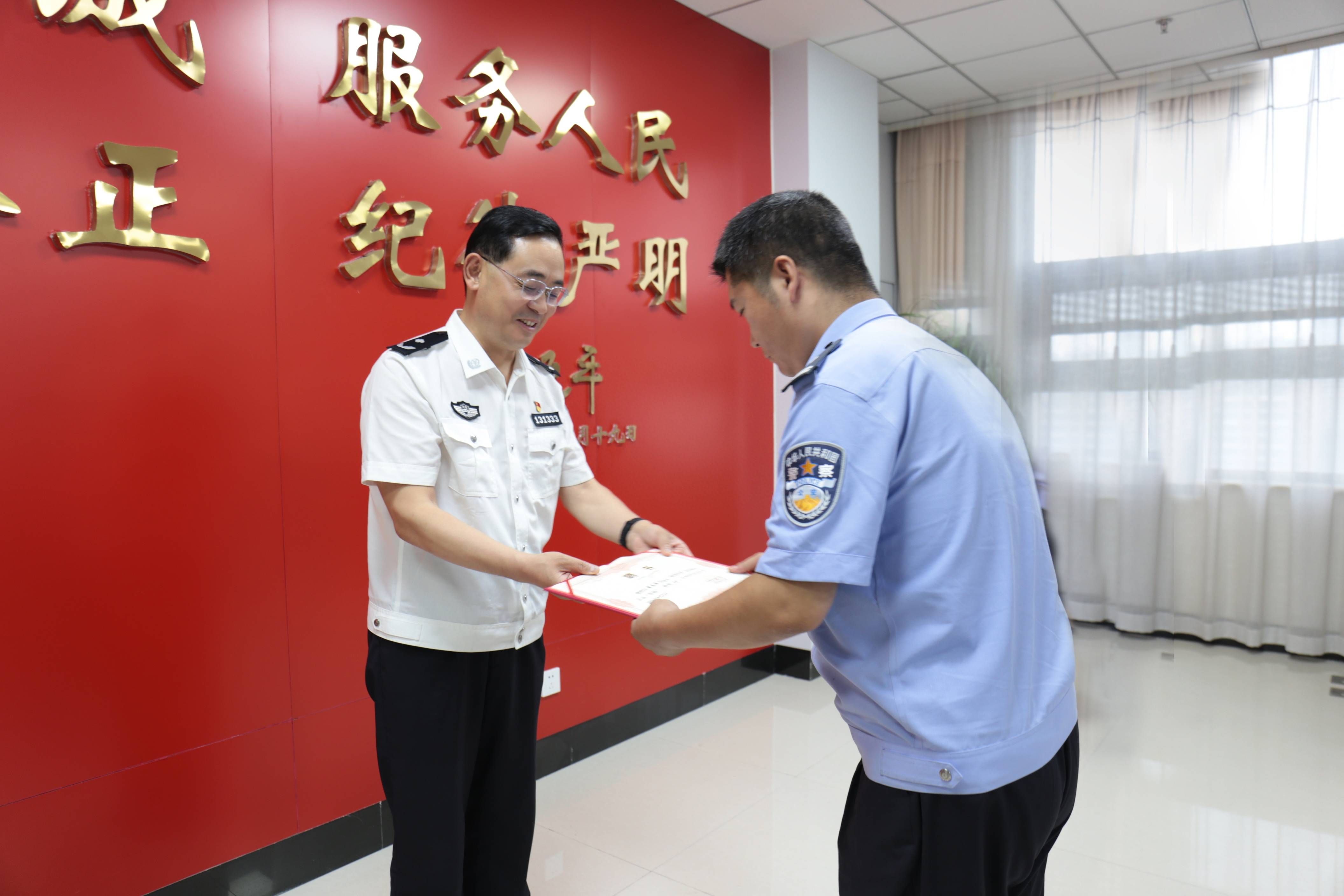 安阳县副县长,县公安局局长周孟亚出席仪式并讲话.河南日报客户